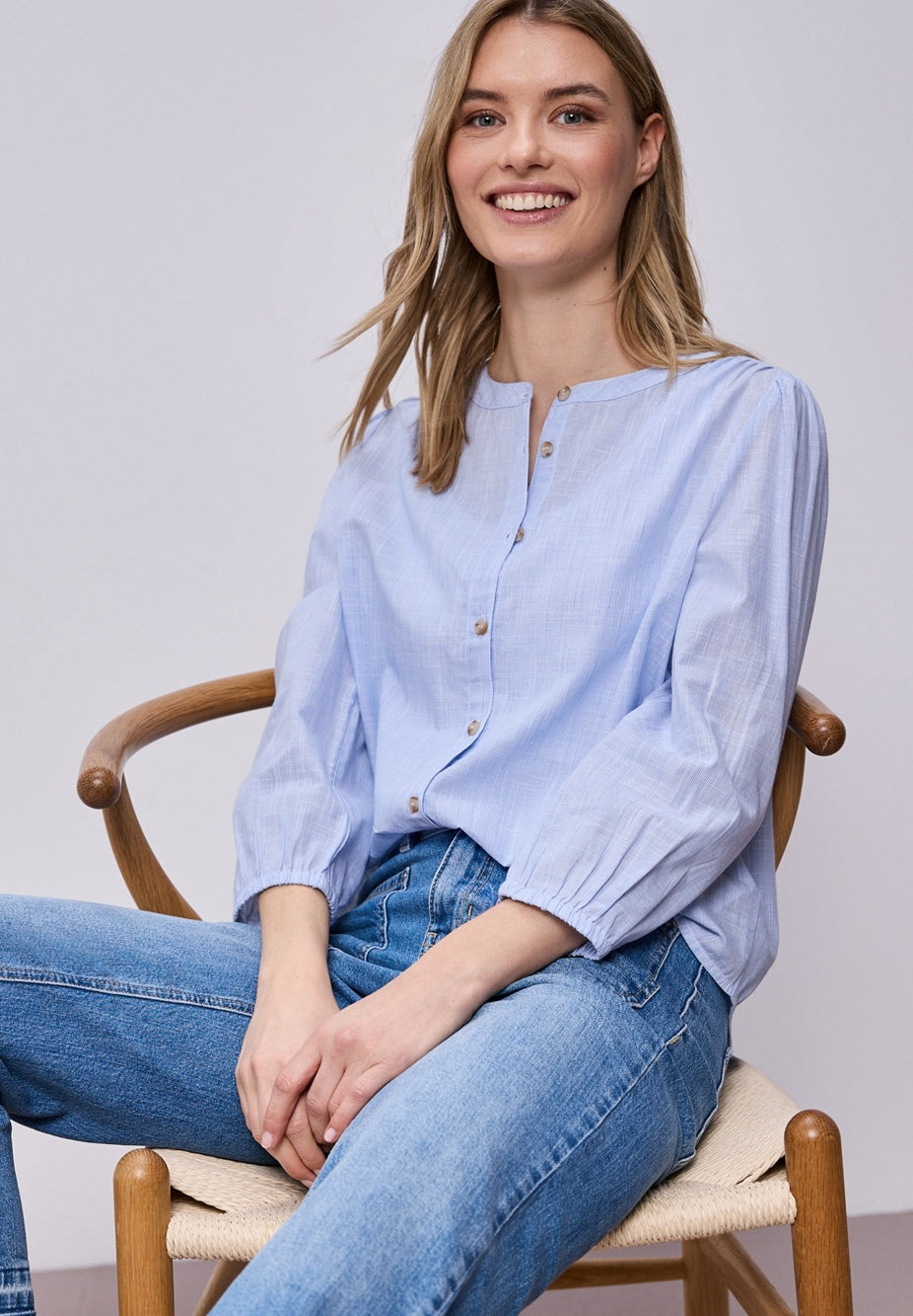 Chambray buttoned roundneck bl