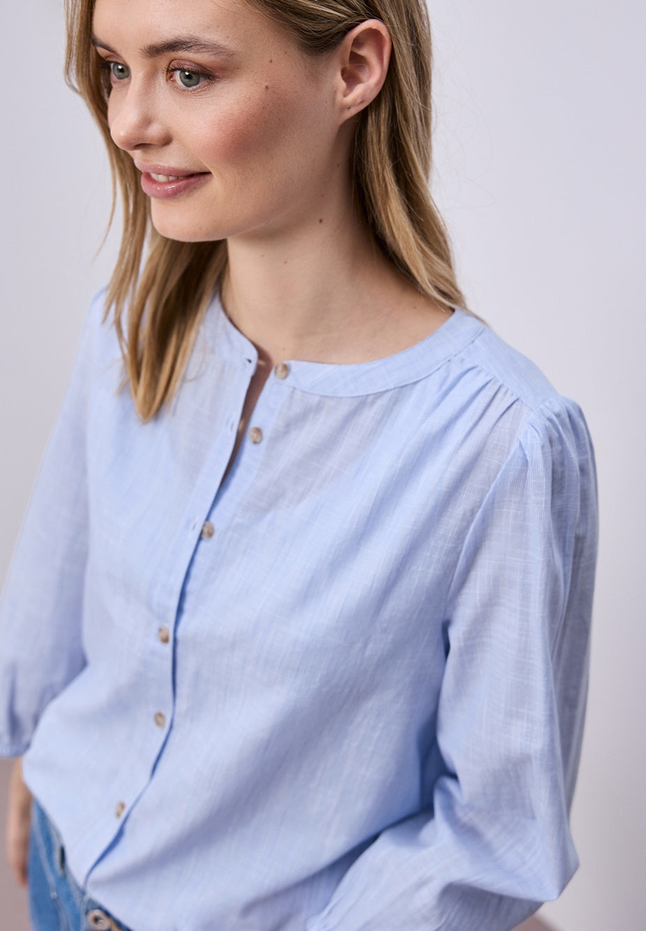 Chambray buttoned roundneck bl