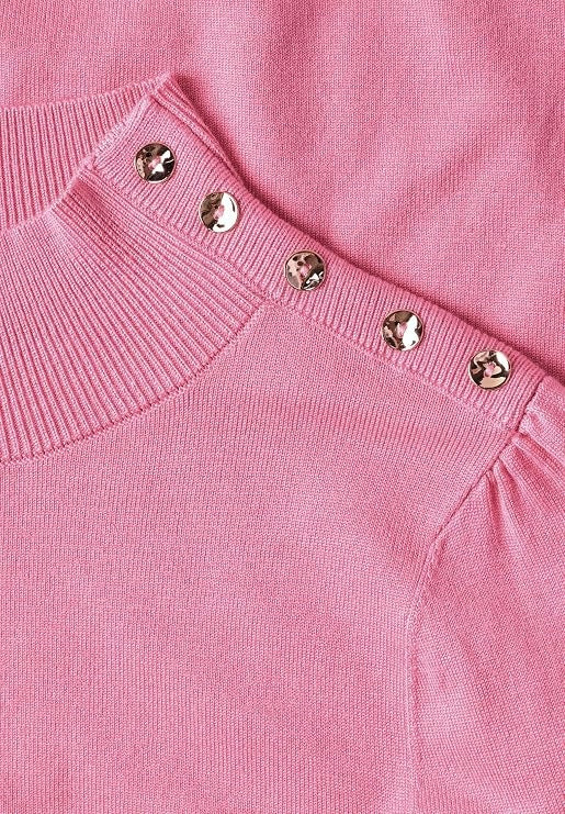 feminine sweater_button detail – Warm Blush 