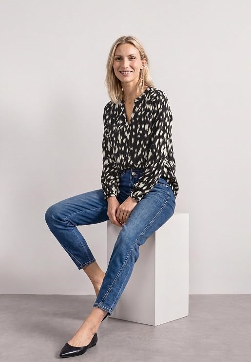 Splitneck blouse w button deta – Black 