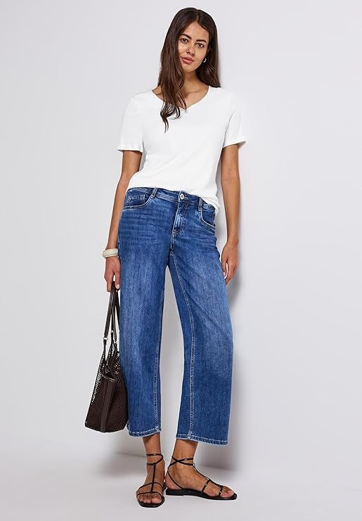 QR shirt w.heart neckline shap – White 