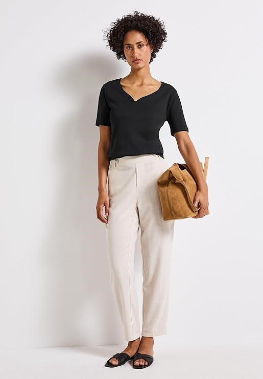 QR shirt w.heart neckline shap – Black 