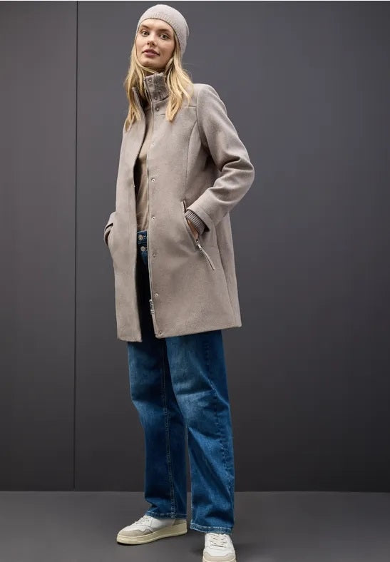 LTD QR Coat w. Knit Details